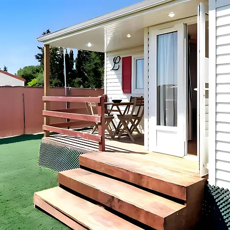 Cerca De La Playa Con Piscina, Jardin Campsite