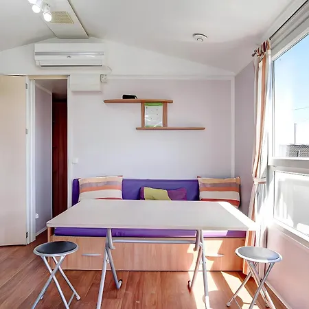 Cerca De La Playa Con Piscina, Jardin Campsite